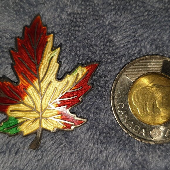 Mid-Century BMCO Canadian Maple Leaf Enamel Sterling Silver Lapel Pin Brooch - Picture 6 of 10
